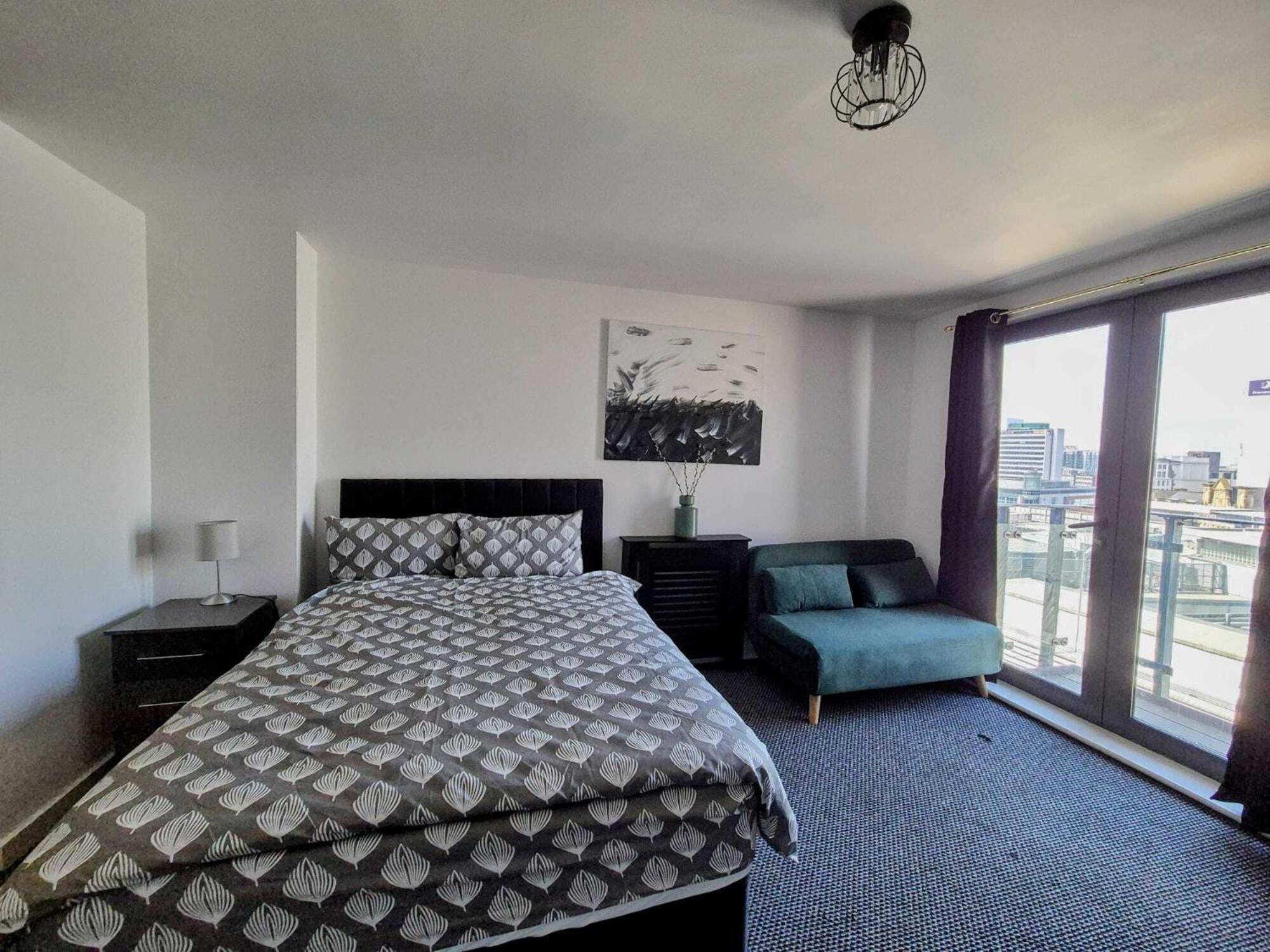 Manchester Penthouse - 2 Bedroom Apartment — Photos 1